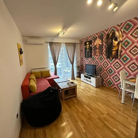 Bulevar Apartment *